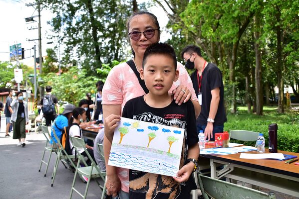 環境教育大手牽小手，從小扎根圖片